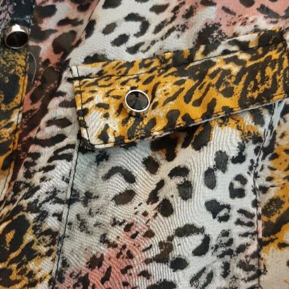 Sleeveless, button up, tie in front, pockets, black onyx buttons and lace blouse - Picture 4 of 7